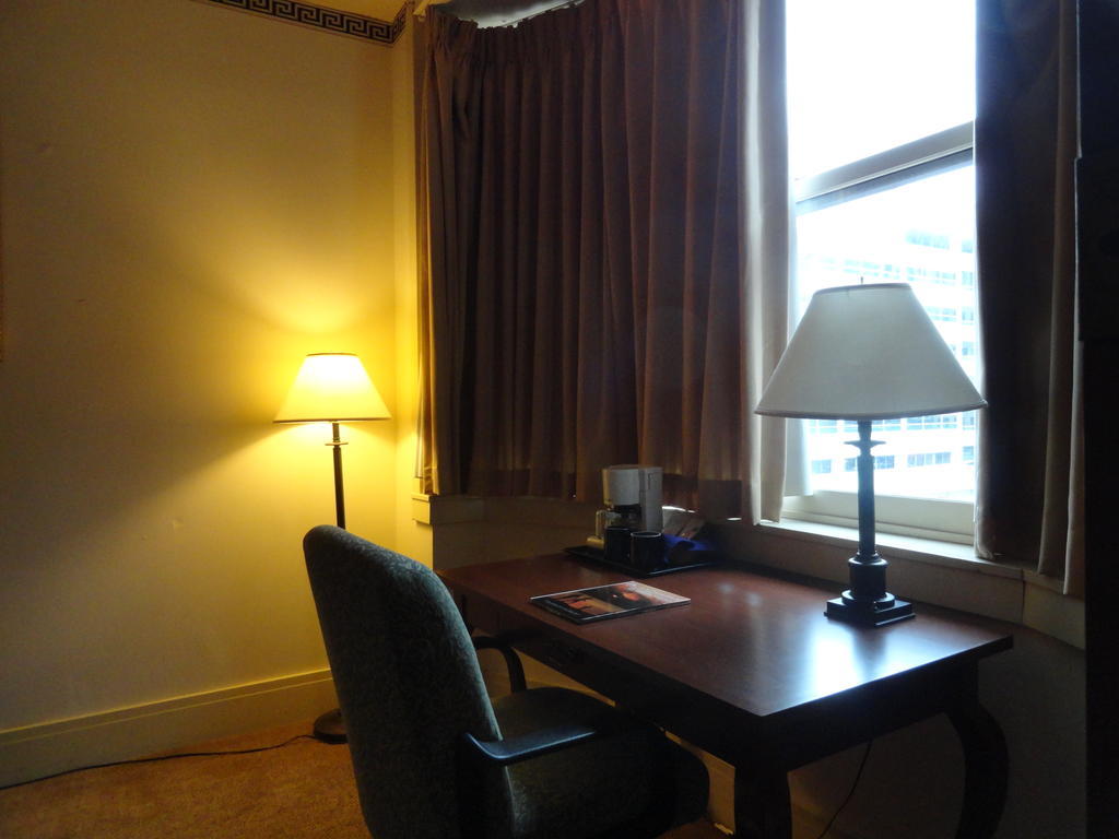 Tazewell Hotel Downtown, An Ascend Collection Member Norfolk Room photo