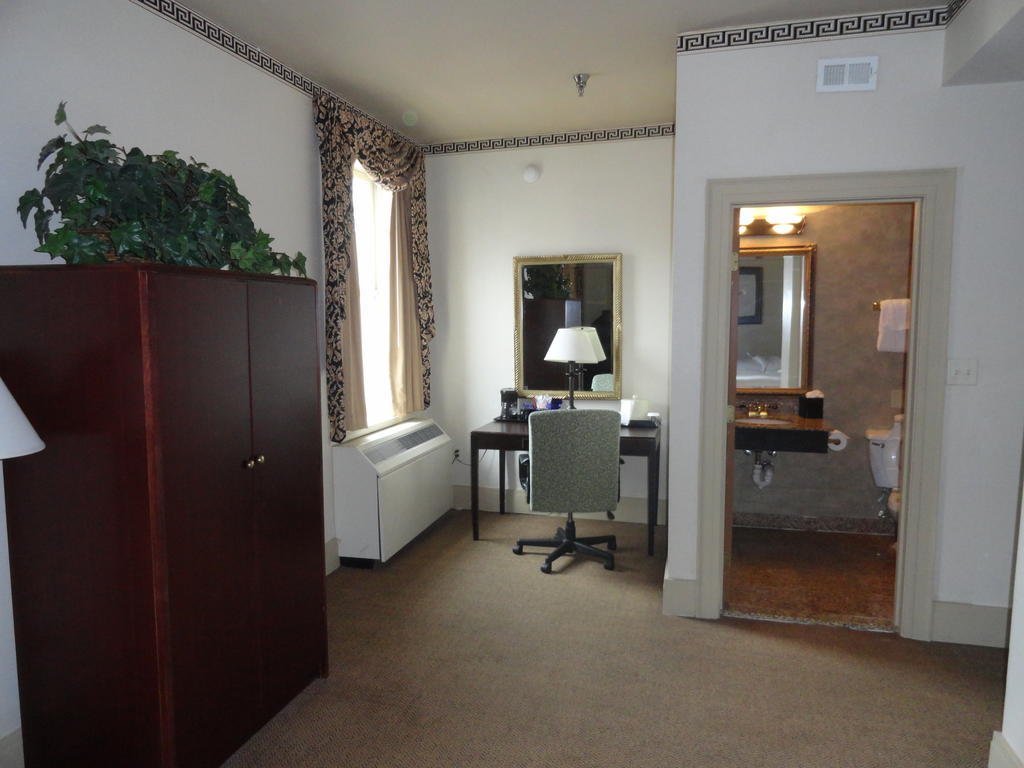 Tazewell Hotel Downtown, An Ascend Collection Member Norfolk Room photo