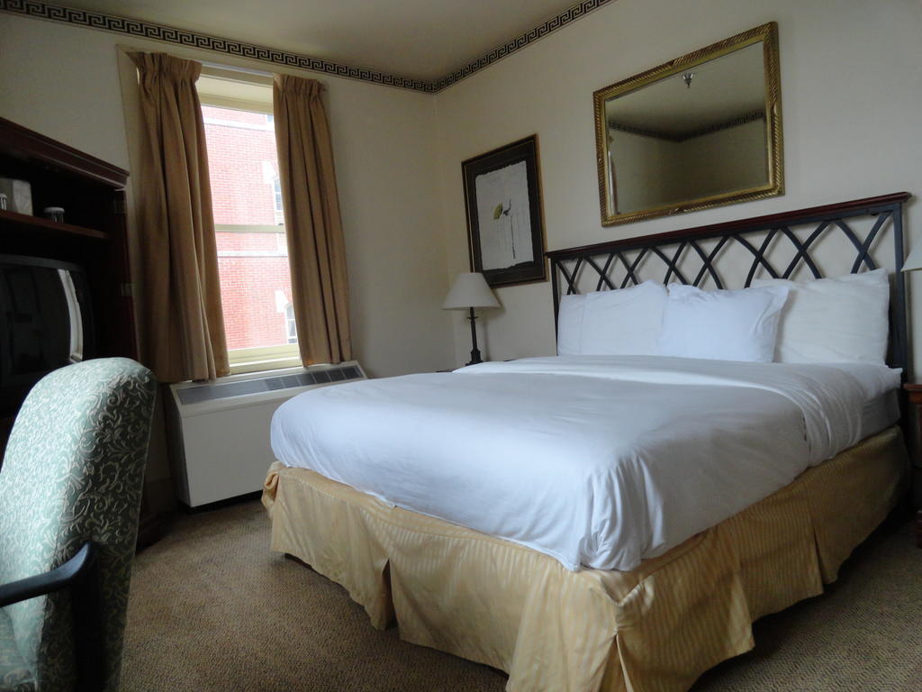 Tazewell Hotel Downtown, An Ascend Collection Member Norfolk Room photo